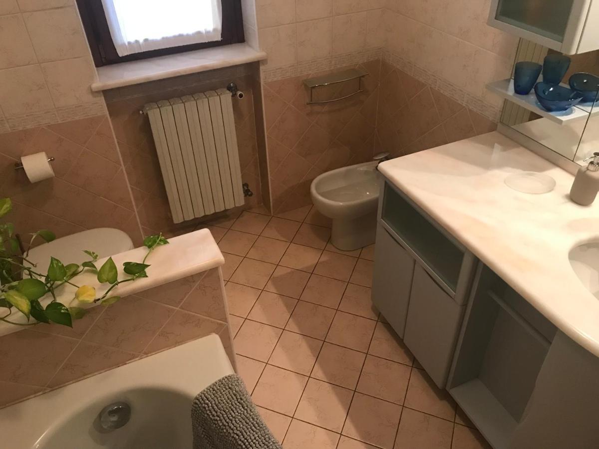 La Casa Del Melograno Lägenhet Alba  Exteriör bild
