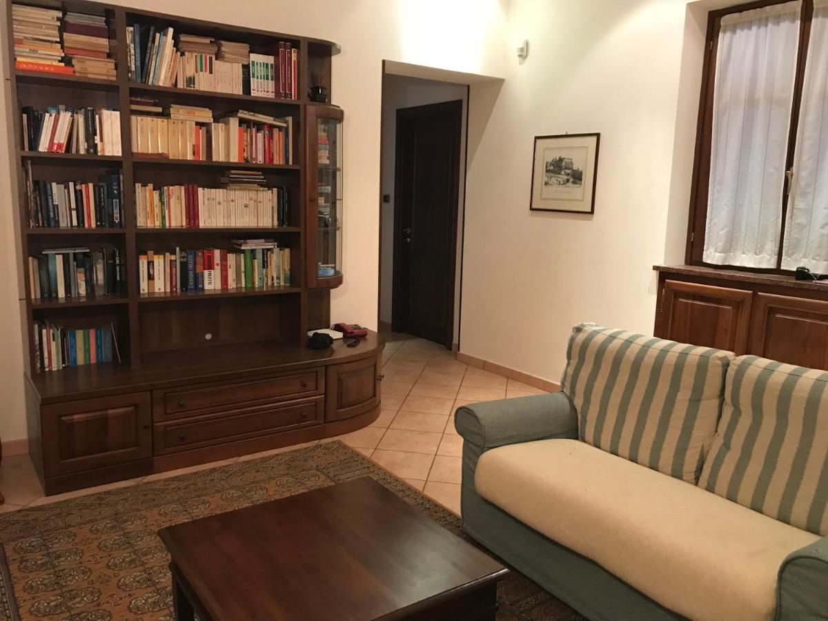La Casa Del Melograno Lägenhet Alba  Exteriör bild