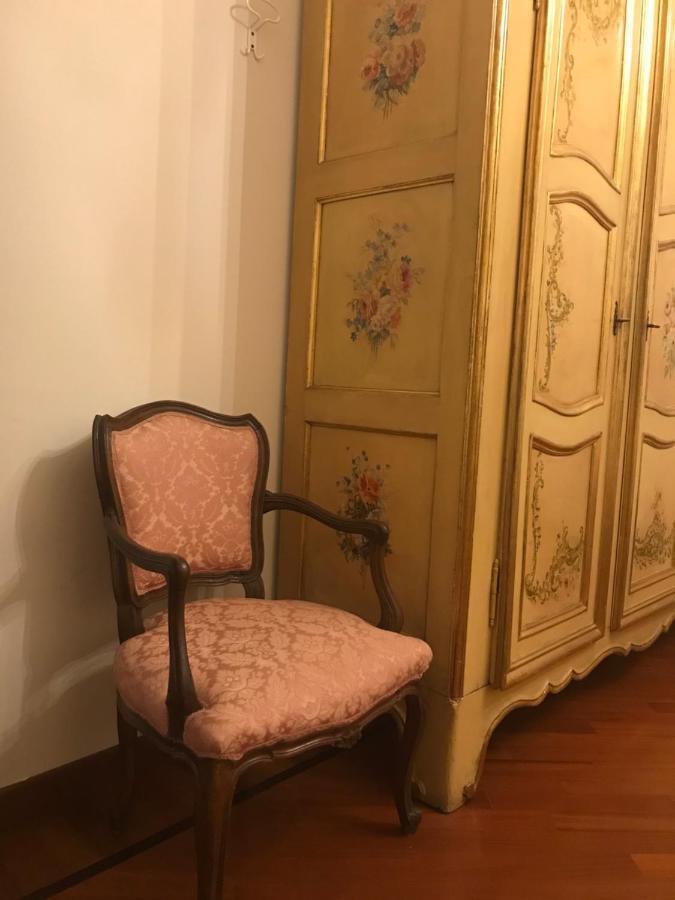 La Casa Del Melograno Lägenhet Alba  Exteriör bild