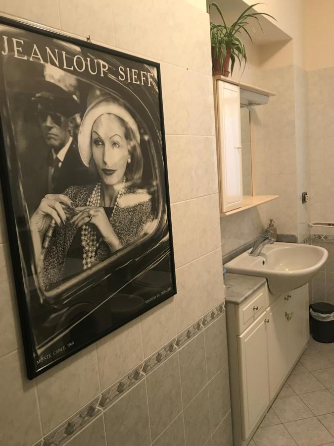 La Casa Del Melograno Lägenhet Alba  Exteriör bild