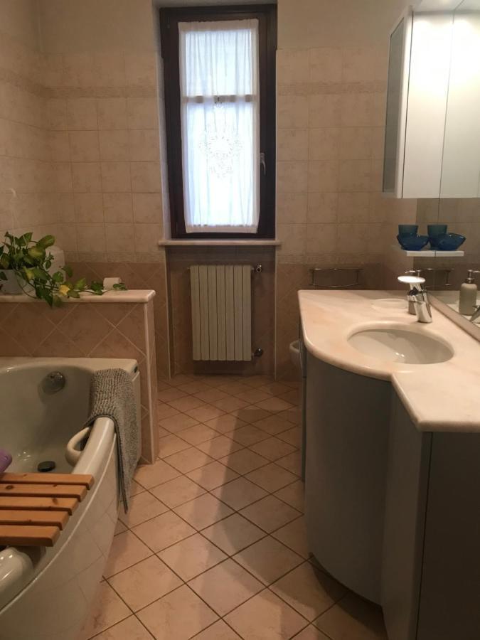 La Casa Del Melograno Lägenhet Alba  Exteriör bild