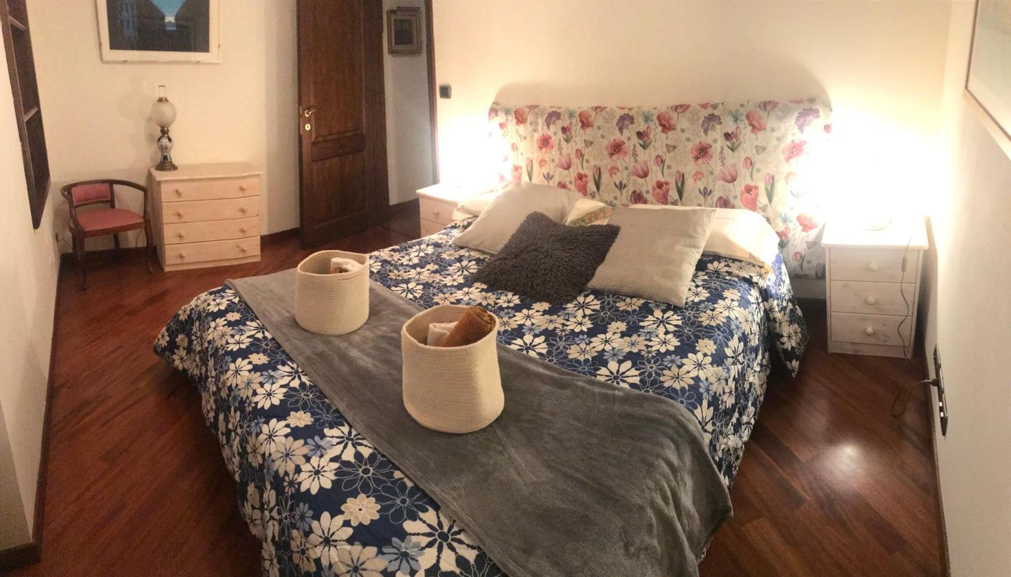 La Casa Del Melograno Lägenhet Alba  Exteriör bild